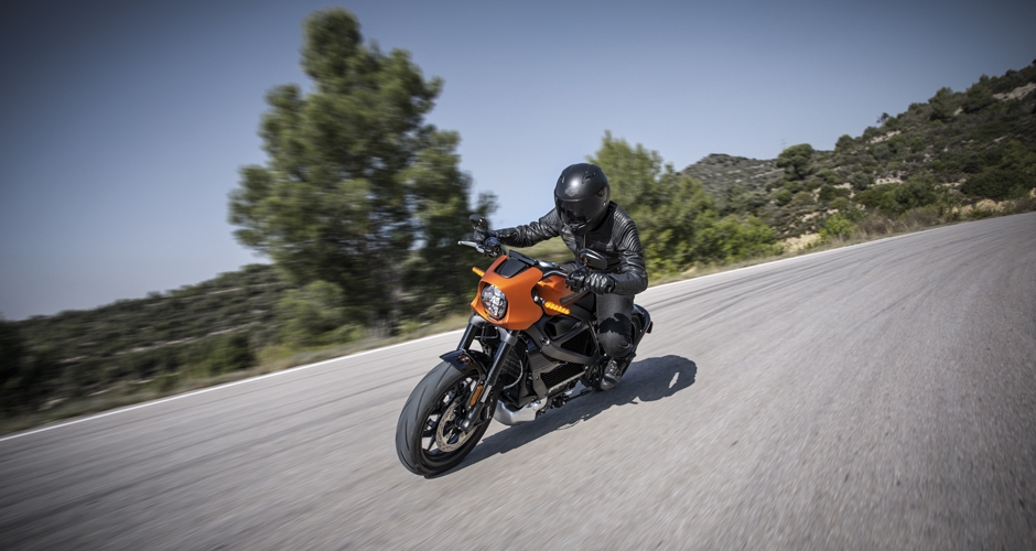 Harley-Davidson®Amsterdam levert eerste elektrische LiveWire™ uit